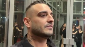 PEVAČICA VIDNO POTRESENA Otkrila šta se dešavalo iza bine na prvom nastupu Lazića! 