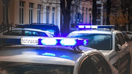 POKOŠEN  PEŠAK U NOVOM SADU Leži na kolovozu, čeka se Hitna pomoć