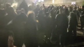 TRAŽE DA SE UVEDU SANKCIJE SRBIJI Blokaderi čitav izborni dan biju i maltretiraju ljude, a sad bi želeli i da slome kičmu državi