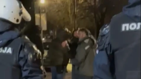 SKANDAL U SEVOJNU! Blokaderi vređali policiju, pale teške psovke: "J**aću vam decu!"