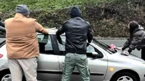 POHAPŠENI BLOKADERI U SEVOJNU! Pripremali haos na dan izbora, policija im našla noževe, baklje i palice!