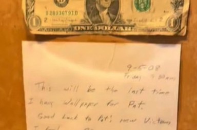 NEVEROVATNO OTKRIĆE Renovirali kupatilo, a ispod tapeta pronašli poruku koja LEDI KRV U ŽILAMA! (VIDEO)