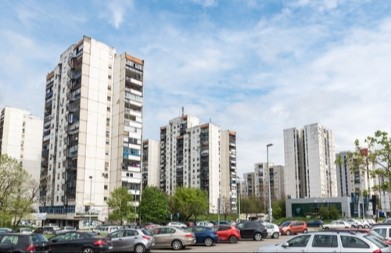 UDARIO JOJ AUTO NA PARKINGU, A ONDA OSTAVIO PORUKU Ono što je taksista uradio šokiralo Beograđanku!