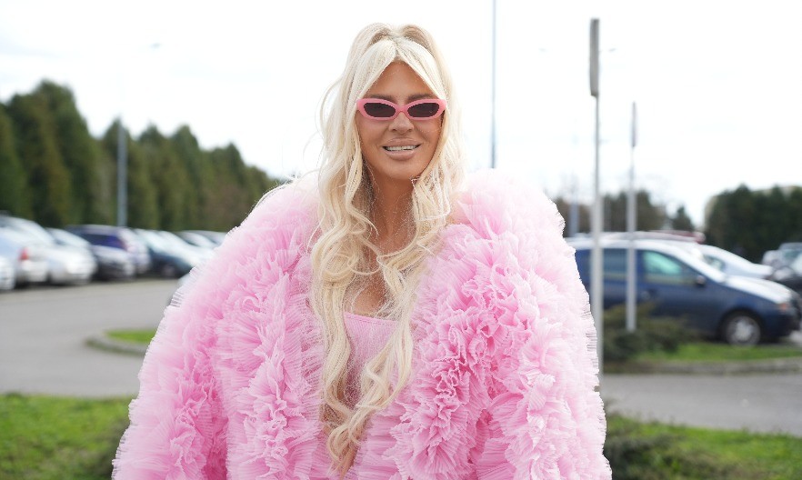 JELENA KARLEUŠA UHVAĆENA SA TURSKIM MOĆNIKOM Tajno ga posetila, a osmeh ne skida! (FOTO)