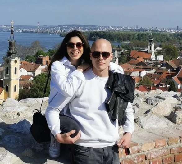 MIODRAG DRAGIČEVIĆ NAPUSTIO SRBIJU NAKON RAZVODA Glumac otputovao sa ćerkom (FOTO)