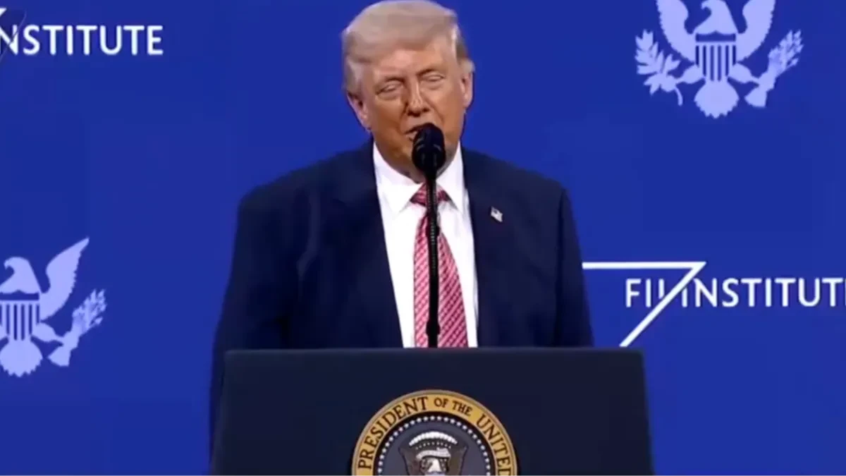 "PUCAJ, BUM, PUCAJ, BUM" Trampov govor postao viralan: "Priča kao dete" (VIDEO)