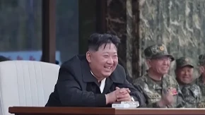 PRVO GA LOPATOM RASPALI, PA GLAVOM DIREKTNO O BETON! Kim gleda, ne trepće - presrećan je! (VIDEO)