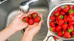 Jagode su najzagađenije voće: Evo kako da ih pravilno operete
