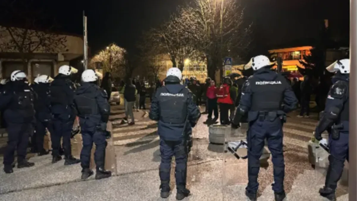 NAJSTRAŠNIJE SCENE TOKOM IZBORNOG DANA! Blokaderi krvlju hteli do fotelje - napadali žene, potezali pištolj, tukli aktiviste SNS (VIDEO)