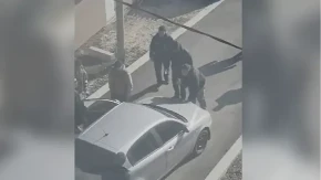 NAJSTRAŠNIJE SCENE TOKOM IZBORNOG DANA! Blokaderi krvlju hteli do fotelje - napadali žene, potezali pištolj, tukli aktiviste SNS (VIDEO)