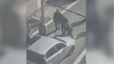 NAJSTRAŠNIJE SCENE TOKOM IZBORNOG DANA! Blokaderi krvlju hteli do fotelje - napadali žene, potezali pištolj, tukli aktiviste SNS (VIDEO)