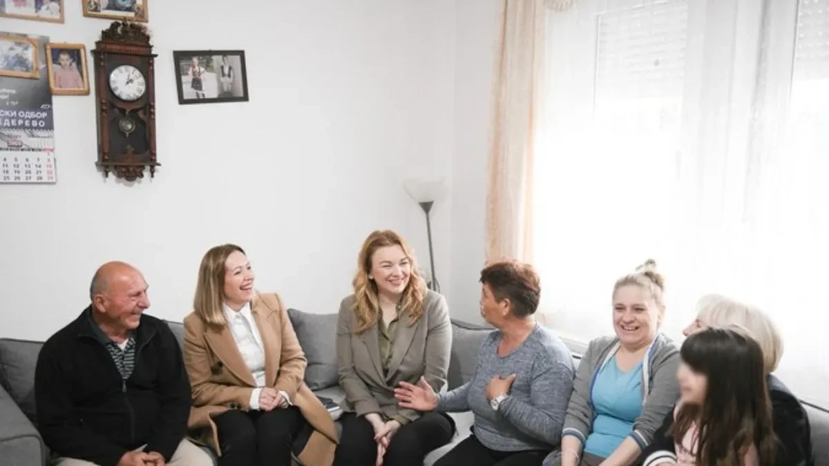 KOMESARKA STANISAVLJEVIĆ URUČILA POMOĆ ZA 40 PORODICA U SMEDEREVU Ogrev obezbeđen za još 55 domaćinstava (FOTO)