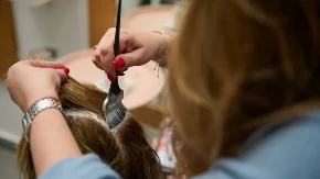 Izrastak se ne farba mesecima, ne ispira se na žuto i skida bar 5 godina: Ova tehnika farbanja kose je hit 2026. godine