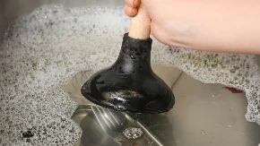 Ovo i vodoinstalateri rade, retko koji se uhvate za žicu: Trikovi za otpušavanje sudopere u kućnim uslovima, koriste ih i profesionalci