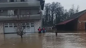 30 KUĆA POD VODOM, POKRENUTA KLIZIŠTA Užas, narod u strahu - poplavljeno 3 HEKTARA zemljišta