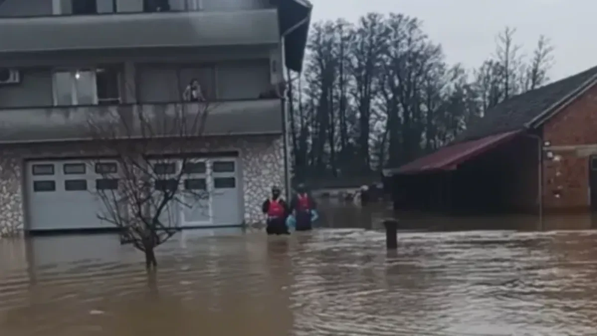 30 KUĆA POD VODOM, POKRENUTA KLIZIŠTA Užas, narod u strahu - poplavljeno 3 HEKTARA zemljišta