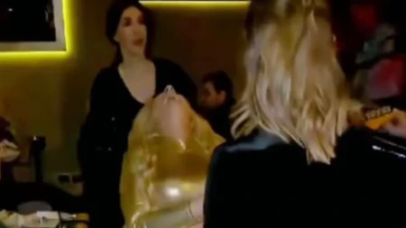 RAZVELA SE NAKON ŠTO JU JE MUŽ PREVARIO, A PRETHODNO RASTURILA BRAK? Pojavili se navodi da je naša pevačica bila sa oženjenim 