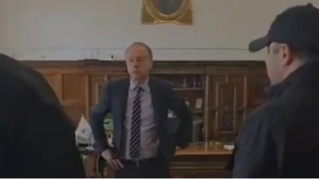 DVA TUŽIOCA VJT VODE ISTRAGU! Rektor pokušao da se sakrije iza belgijskog ambasadora, policija i njega ispratila! (VIDEO)