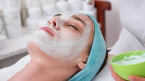 STAVITE JE PRED SPAVANJE Domaća maska od samo dva sastojka čini čuda za vaše lice