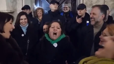 ŠOK SCENE ISPRED REKTORATA Kakav je ovo transfer blama... (VIDEO)