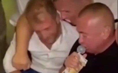 "MUŠKA PROSTITUTKA, RADI ZA PARE" Voditeljka zapenila na pevača: "Treba ga uhapsiti" 