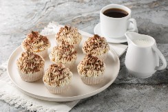 TIRAMISU MAFINI ZA PRAVE SLATKOLJUPCE Omiljena dva deserta u jednom