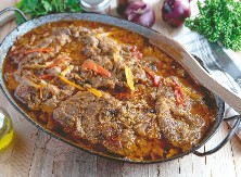 SVINJSKI VRAT SA KAJMAKOM I PAPRIKAMA Rapsodija ukusa u svakom zalogaju