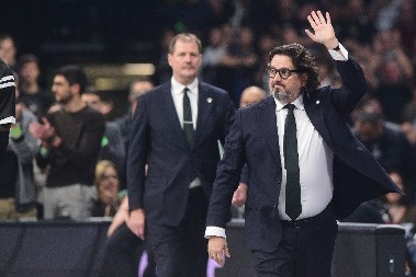 CRNO-BELI PREDSTAVILI TRINKIJERIJA Italijan na novom zadatku 