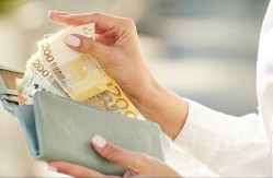 Novac stiže do kraja marta: 3 znaka horoskopa dobijaju ono što su dugo čekali