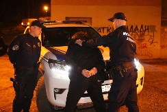 PRIVEDEN MUŠKARAC KOJI JE MAHAO NOŽEM U PRODAVNICI Najnoviji detalji drame na Bežanijskoj kosi