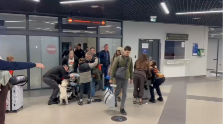 HVALA VUČIĆU I VLADI SRBIJE ŠTO SU U KRATKOM ROKU SVE ORGANIZOVALI: Siniša iz Dervente kaže da je evakuacija iz Izraela protekla perfektno