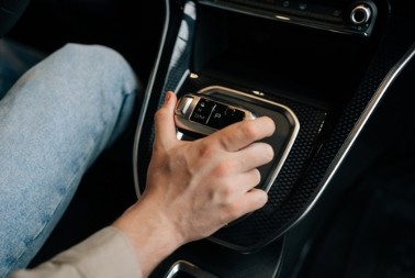 AKO VOZITE AUTOMATIK, MORATE ZNATI ŠTA ZNAČI B NA MENJAČU Evo čemu zapravo služi