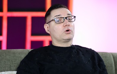 "SVI SE FOLIRAJU, NA ESTRADI NEMA..." Danijel Ðurić opleo po pevačima 