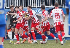 CRVENO-BELI PREVELIK ZALOGAJ ZA PAZARCE Bomba Tiknizjana i rutina Zvezde za plasman u polufinale Kupa Srbije