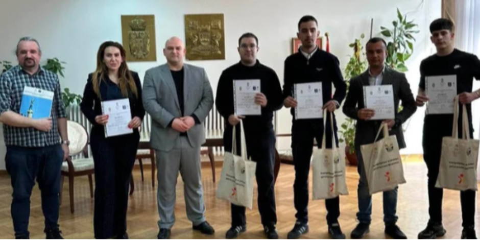 Uručeni sertifikati polaznicima projekta 'Unapređenje i jačanje digitalnih veština' - GO Čukarica