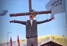 SKANDAL KOJI JE ZGROZIO JAVNOST! Razapeli lutku predsednika, a sada to pravdaju „umetničkim izrazom“