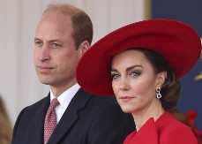 "Mogla je makar nokte da iseče": Kejt Midlton skinula cipele, a ljudi pali u trans, pljušte uvrede zbog stopala