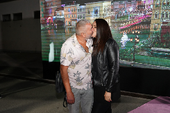 OVO JE SUPRUGA MIKIJA ĐURIČIĆA Radi kao profesorka u dve škole, rodila mu je dvoje dece, a celog života su bili komšije!