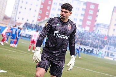 PREDIVNE SCENE U ARENI Dobio jak udarac u glavu u Novom Pazaru, a sad bodri Zvezdu: Potez Jaga oduševio sve