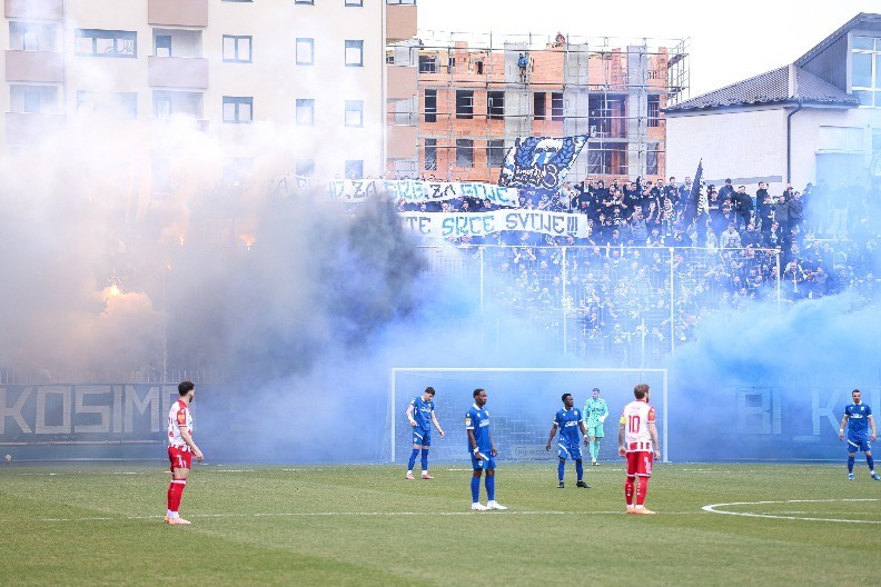 KAKAV UŽAS Pojavio se novi snimak tuče u Novom Pazaru, sevale pesnice i kaiševi (VIDEO)