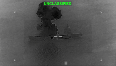 "POGOĐEN JE I SADA GORI" Napadnut iranski brod za lansiranje dronova, Ameri objavili snimak (VIDEO)