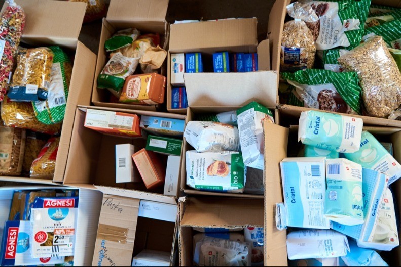 Zavirili smo u paket za penzionere - Ima 13 kilograma – evo šta sve stiže na kućne adrese