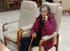 GLUMICU IZBACILI IZ STANA, ZAVRŠILA U STARAČKOM DOMU Sobu plaća 500 evra: "Imam mizernu penziju"