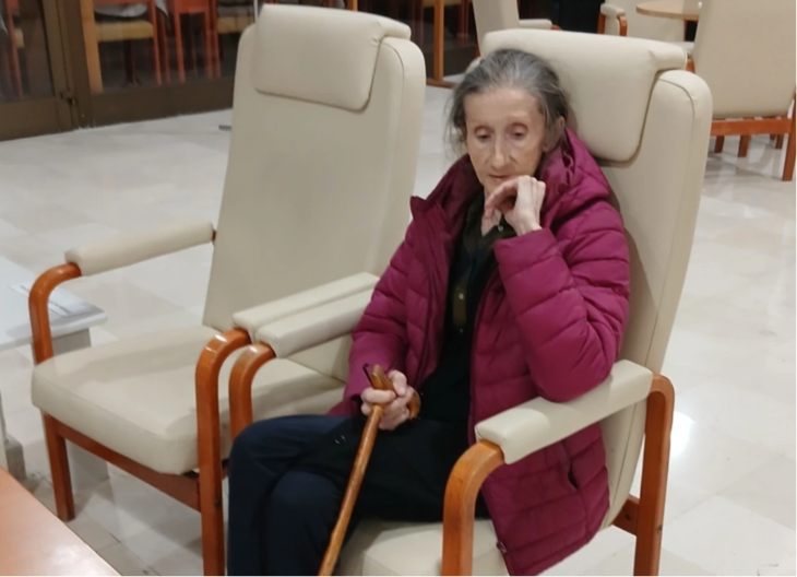 GLUMICU IZBACILI IZ STANA, ZAVRŠILA U STARAČKOM DOMU Sobu plaća 500 evra: "Imam mizernu penziju"