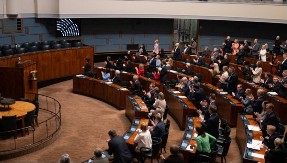 APLAUZ U FINSKOM PARLAMENTU ZA SRPSKU DELEGACIJU! Blokaderi kipte od muke na društvenim mrežama!