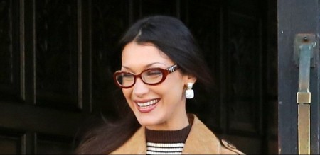 SAVRŠENA PROLEĆNA KOMBINACIJA Na ovom stilu će vam svi zavideti, klasičan, neutralan, a neverovatno efektan