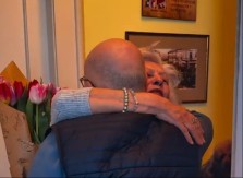 NAJTOPLIJI ZAGRLJAJ Evo kome je Miloš Vučević odneo cveće za 8. mart