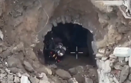 POJAVIO SE UZNEMIRUJUĆI SNIMAK: Ruski vojnik napravio kobnu grešku na frontu