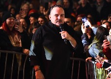 "SRAM TE, BRE, BILO" Publika ne krije bes nakon što je Toni otkazao koncert u Novom Sadu: "Do juče su ti Srbi valjali..."