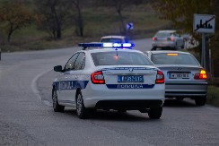 MAJKA I ĆERKA POGINULE U DIREKTNOM SUDARU KOD ŠAPCA! Vozač tokom preticanja prešao u suprotnu traku